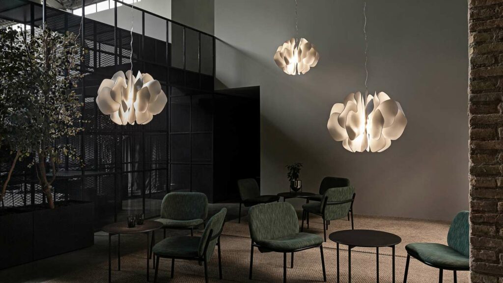 Lladró: Light Up the World With Porcelain - Virtual Market